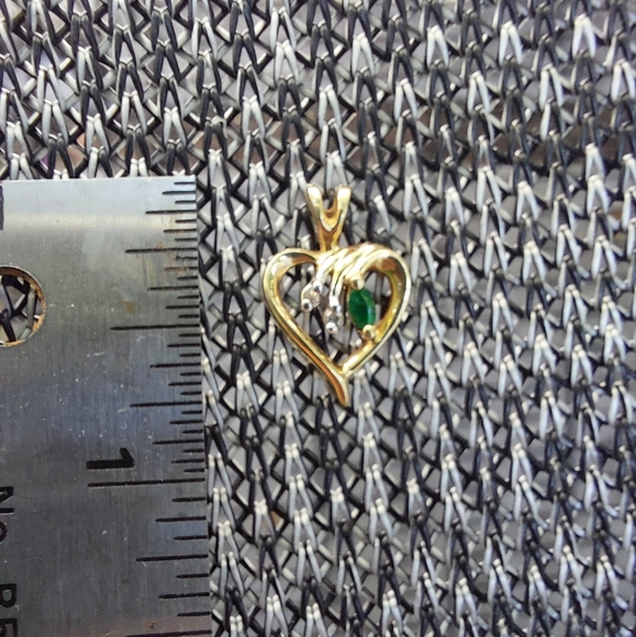 14 carat gold Emerald & Diamond Heart Charm - Picture 2 of 4